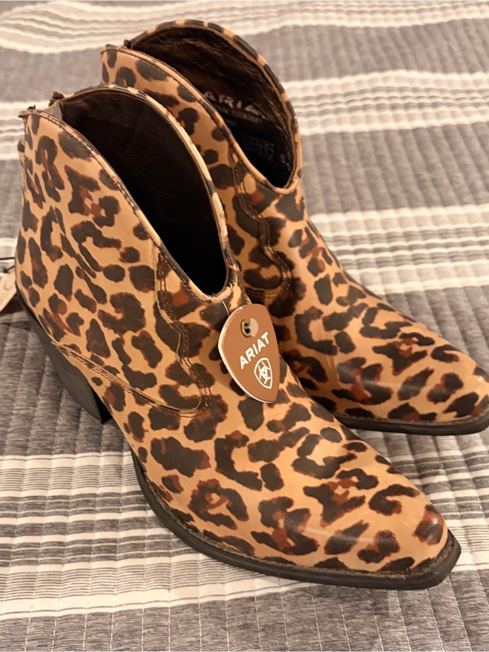 NWT Ariat Leopard Print Women’s size 6.5 Ankle Boots - Tan/Black